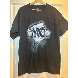 New York Yankees and Las Vegas Raiders T-shirt size Large